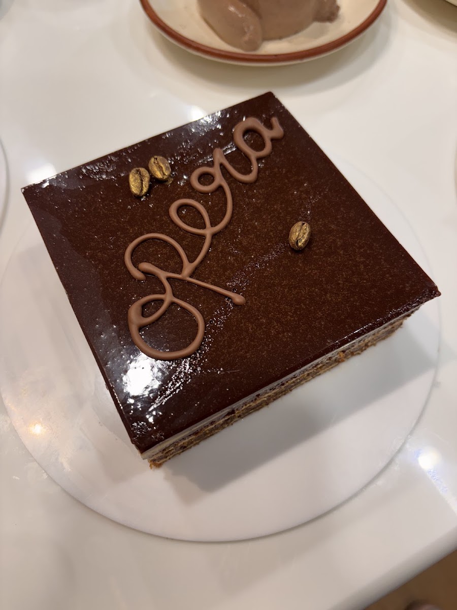 Opera Cake extras
